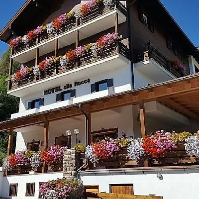 Hotel Alla Rocca Варена Екстер'єр фото