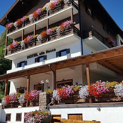 Hotel Alla Rocca Варена Екстер'єр фото