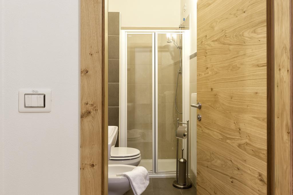 Hotel Alla Rocca Варена Номер фото