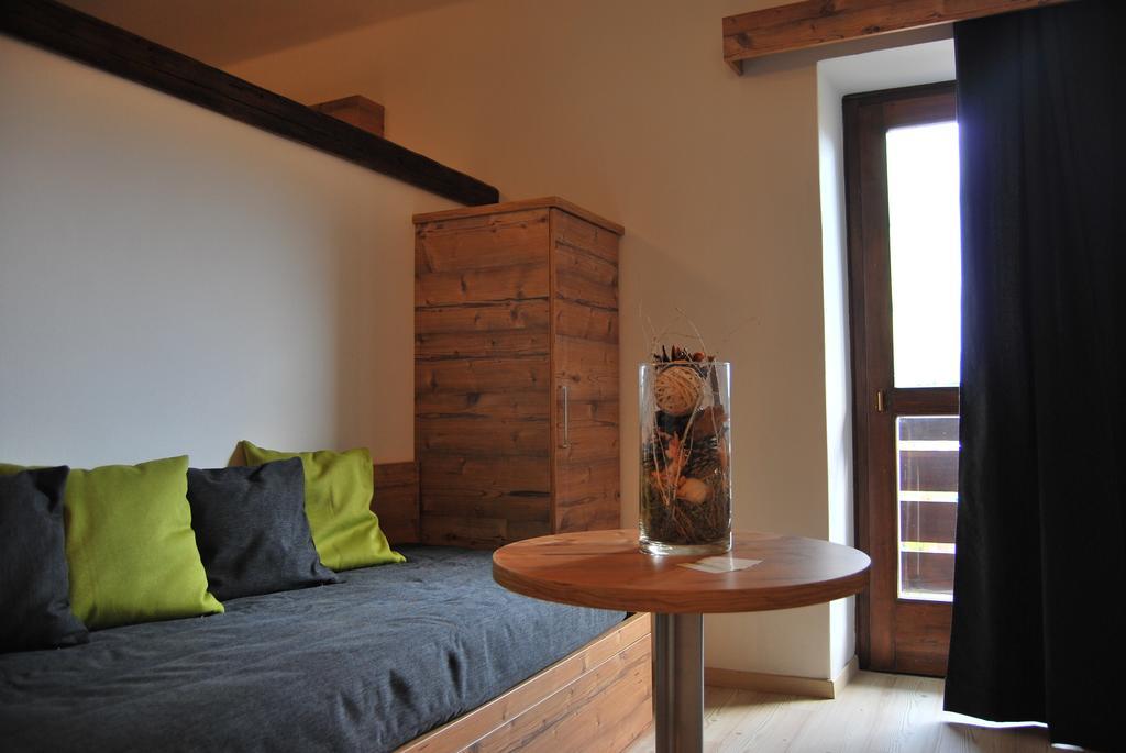 Hotel Alla Rocca Варена Номер фото