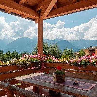 Hotel Alla Rocca Варена Екстер'єр фото