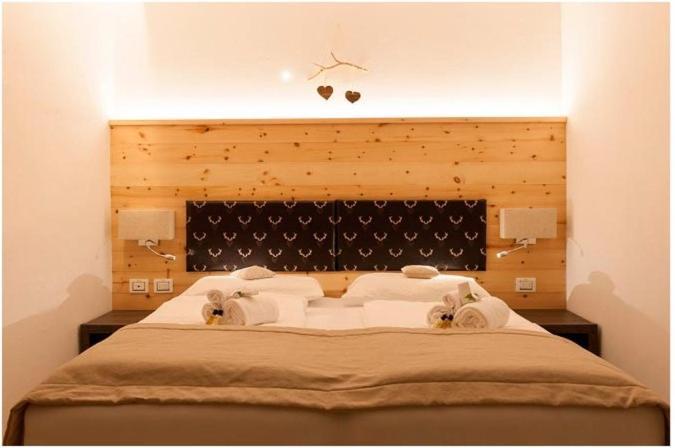 Hotel Alla Rocca Варена Екстер'єр фото