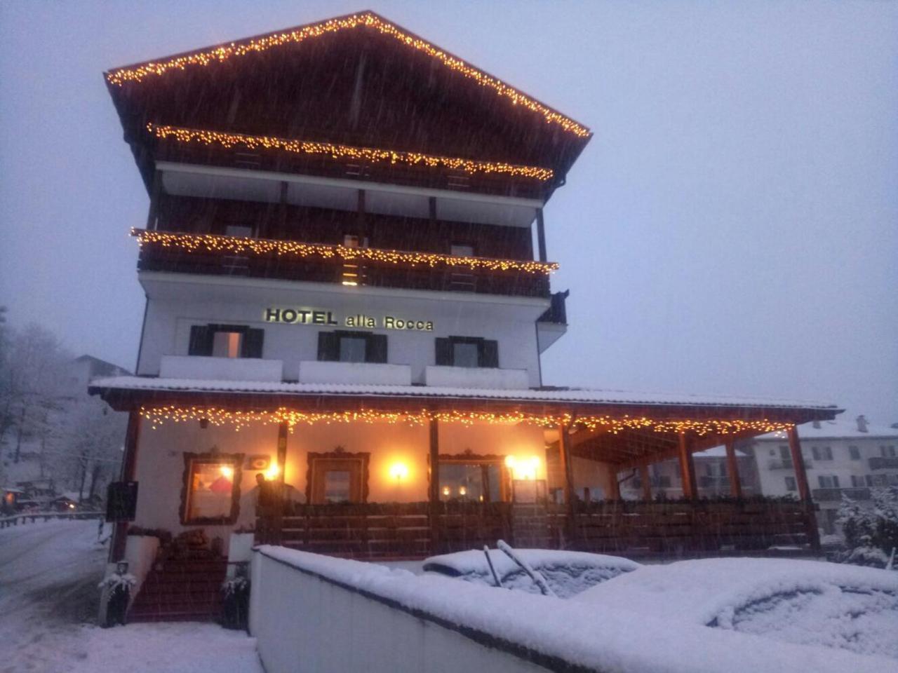 Hotel Alla Rocca Варена Екстер'єр фото
